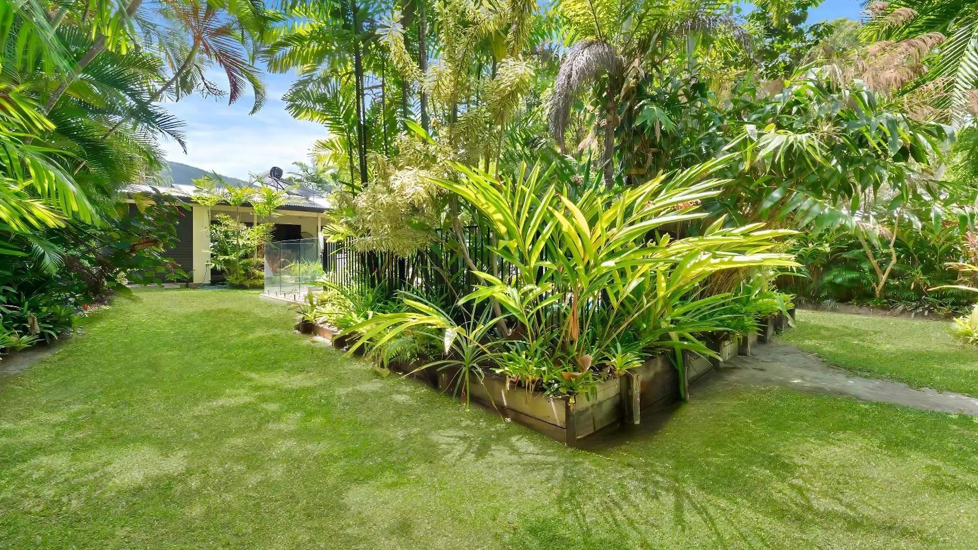 The Garden Nook Clifton Beach Holiday home
